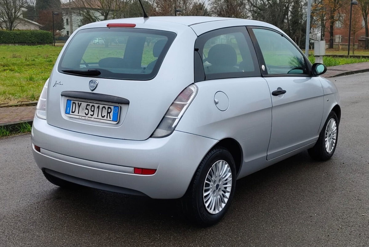 Lancia Ypsilon 1.4 Argento Ecochic GPL (12)