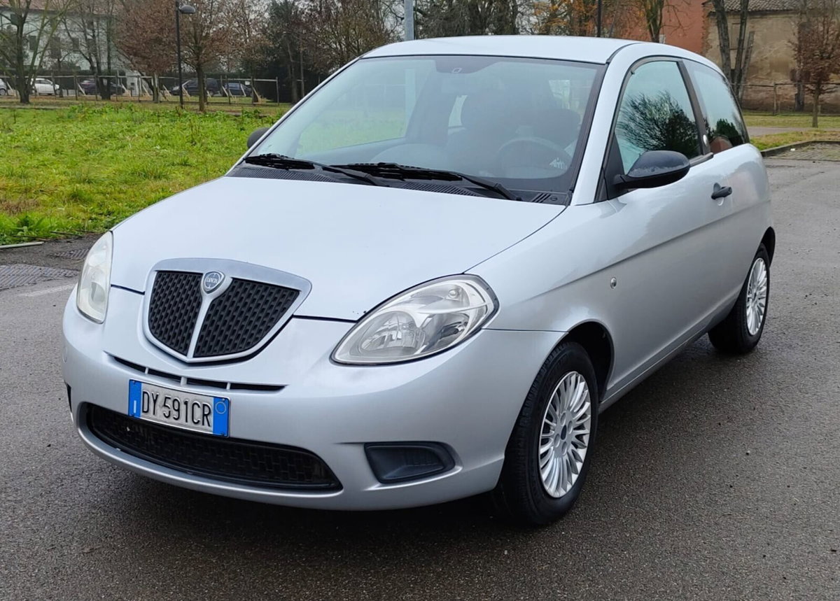 Lancia Ypsilon 1.4 Argento Ecochic GPL (19)
