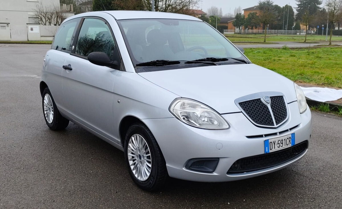 Lancia Ypsilon 1.4 Argento Ecochic GPL (3)