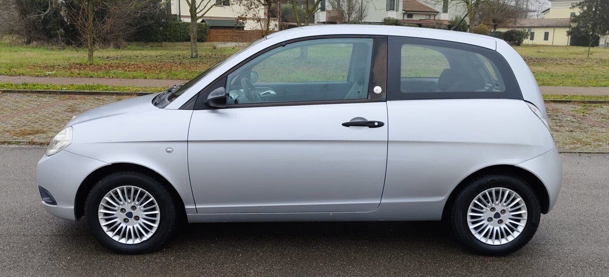 Lancia Ypsilon 1.4 Argento Ecochic GPL (6)