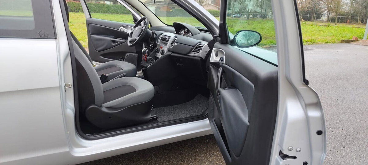 Lancia Ypsilon 1.4 Argento Ecochic GPL (9)