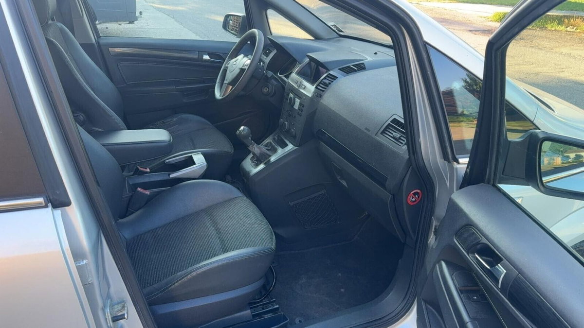 Opel Zafira 1.9 CDTI 120CV Cosmo (11)