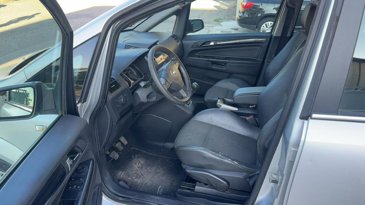 Opel Zafira 1.9 CDTI 120CV Cosmo (12)