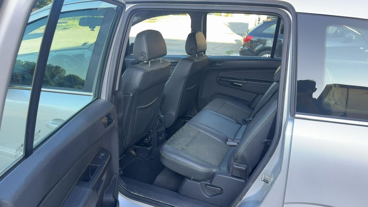 Opel Zafira 1.9 CDTI 120CV Cosmo (15)