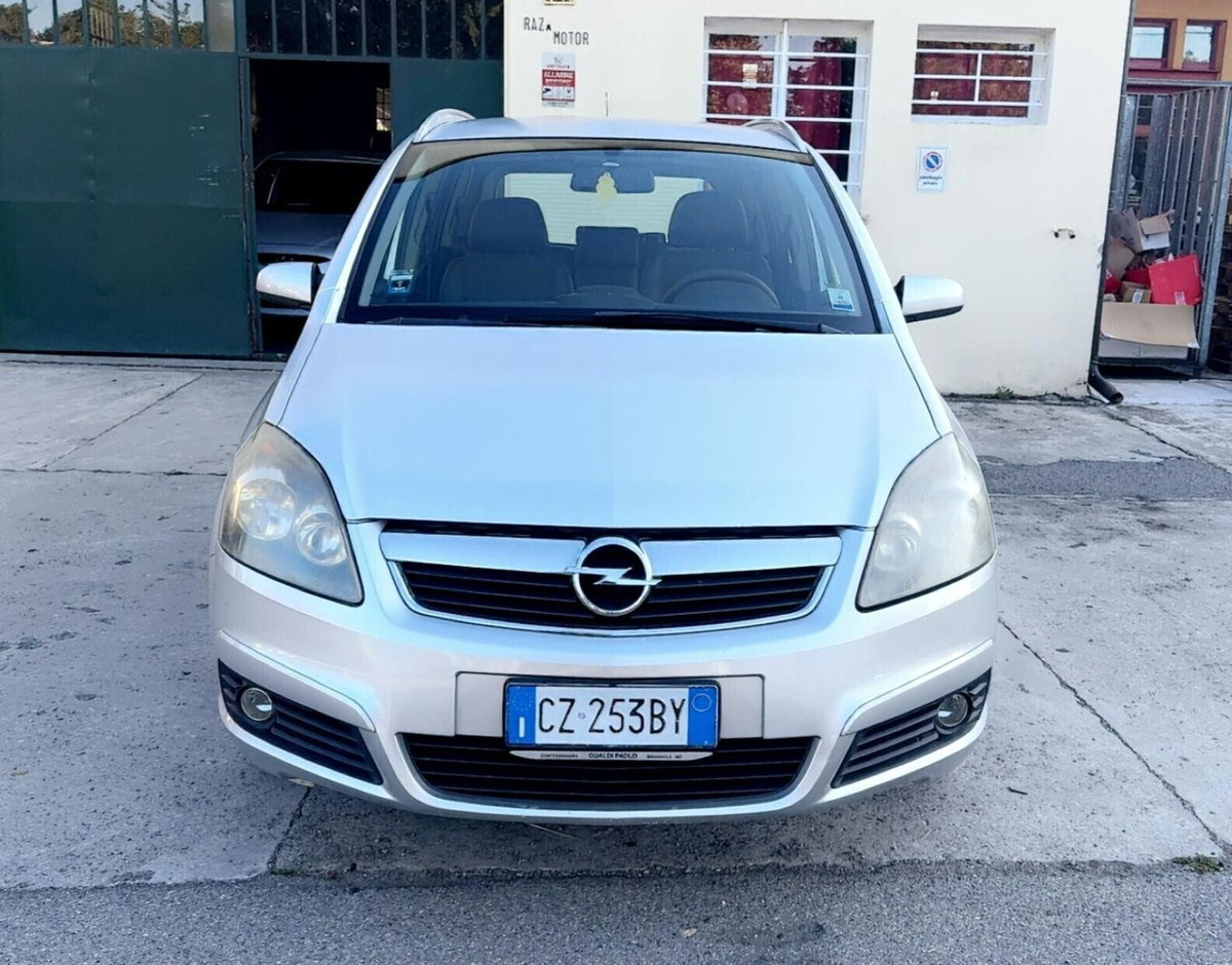 Opel Zafira 1.9 CDTI 120CV Cosmo (3)
