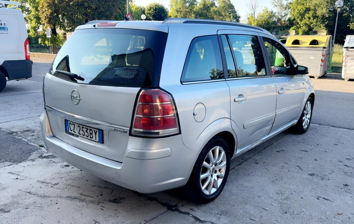 Opel Zafira 1.9 CDTI 120CV Cosmo (4)