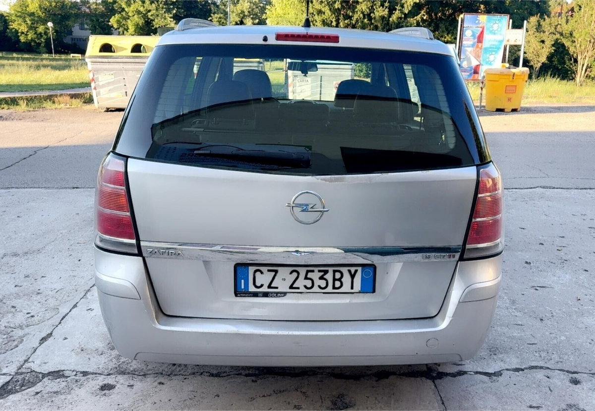 Opel Zafira 1.9 CDTI 120CV Cosmo (5)
