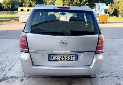 Opel Zafira 1.9 CDTI 120CV Cosmo (5)