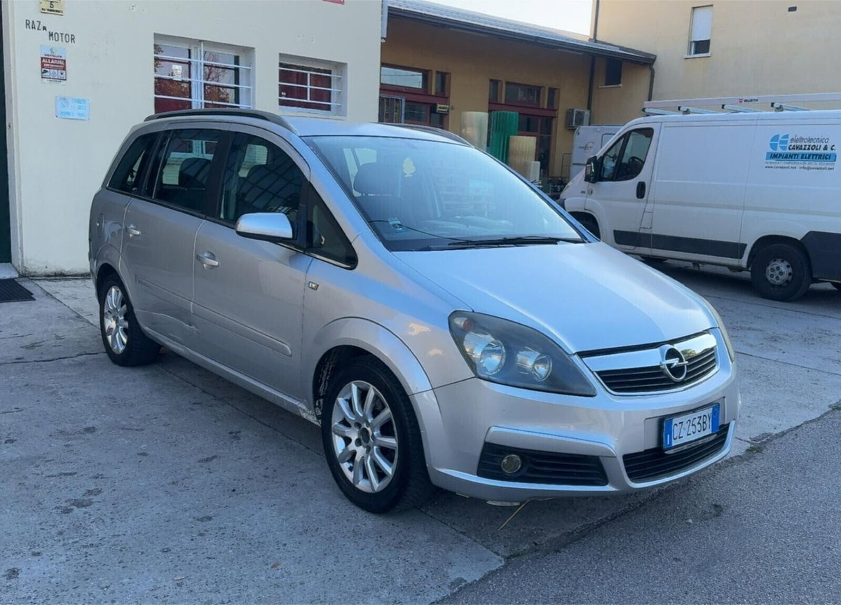 Opel Zafira 1.9 CDTI 120CV Cosmo (6)
