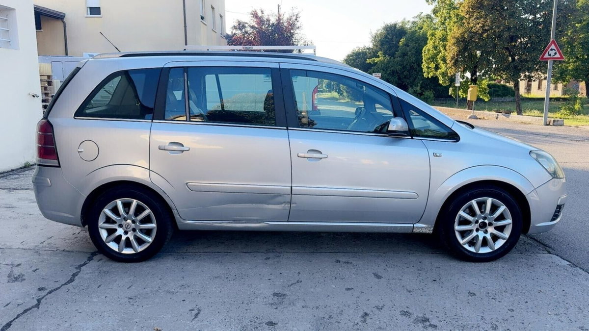 Opel Zafira 1.9 CDTI 120CV Cosmo (7)