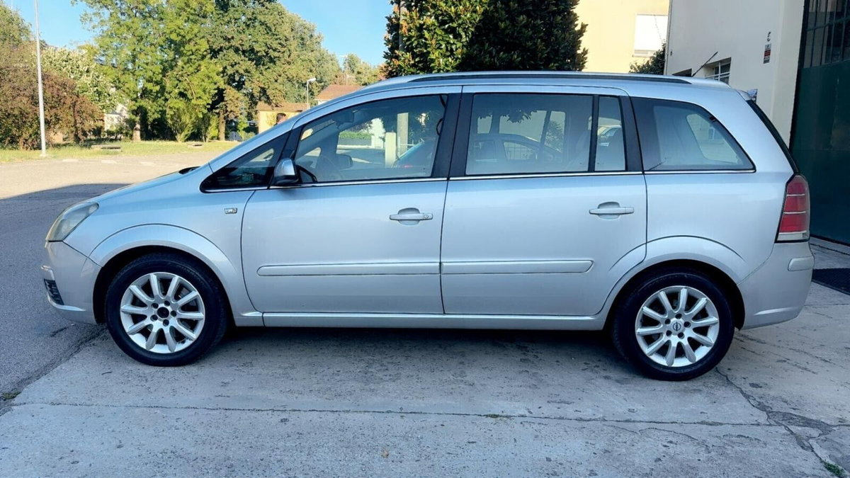 Opel Zafira 1.9 CDTI 120CV Cosmo (8)