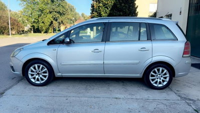 Opel Zafira 1.9 CDTI 120CV Cosmo (8)