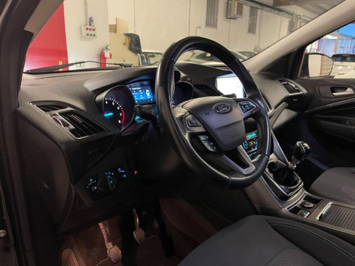 Ford Kuga 1.5 EcoBoost 120 CV 2WD (9)