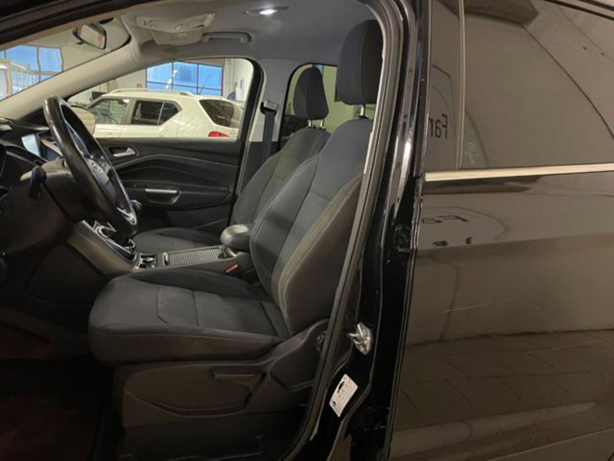 Ford Kuga 1.5 EcoBoost 120 CV 2WD (10)