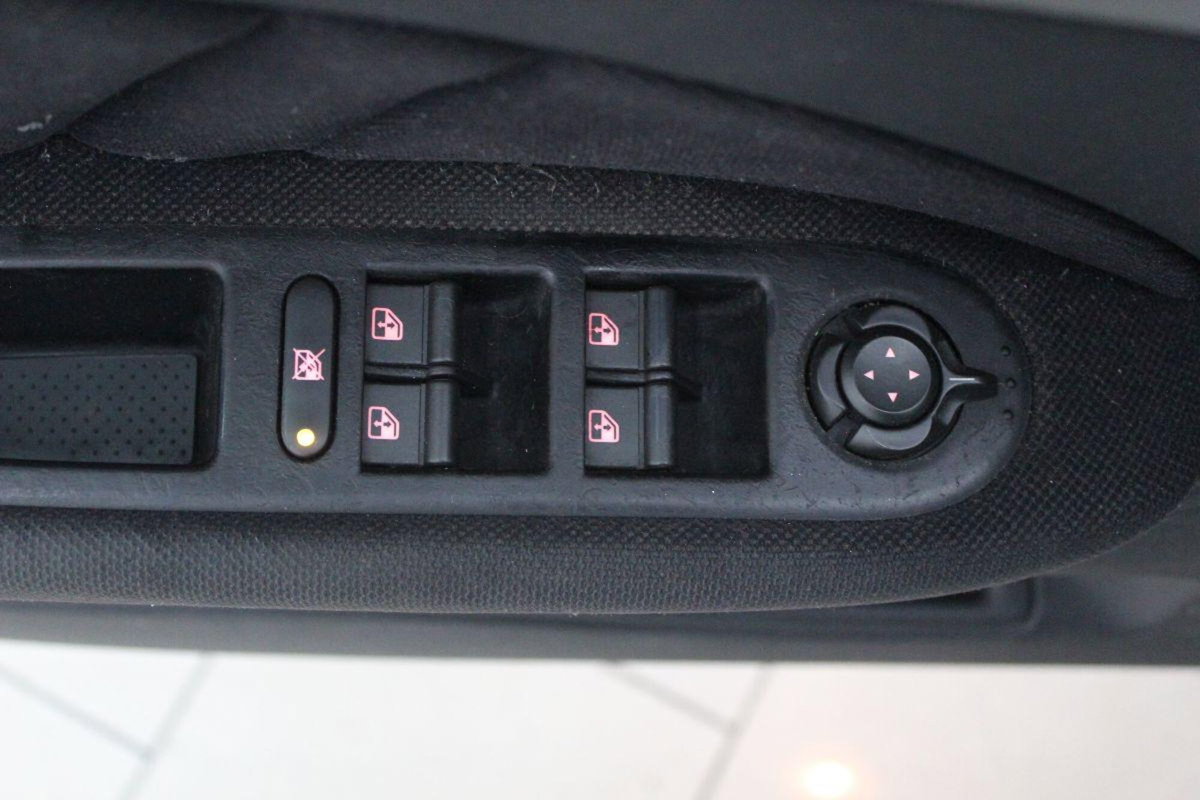Alfa Romeo 159 SportWagon 1.9 JTDm 16V Sportwagon Progression (17)