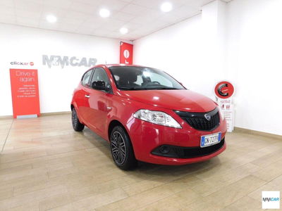 Lancia Ypsilon 1.0 FireFly 5 porte S&S Hybrid Ecochic A. Ferretti usata