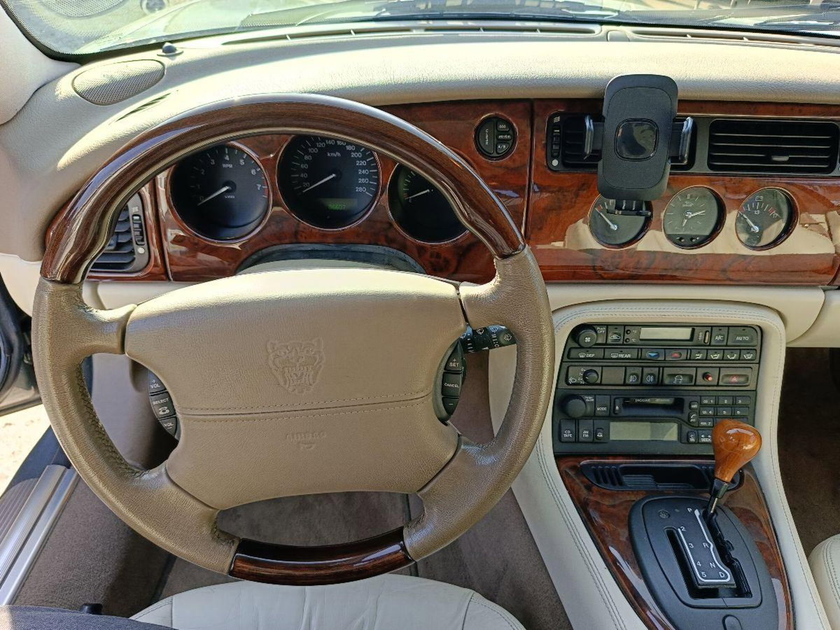 Jaguar XK8 4.2 Coupé (12)