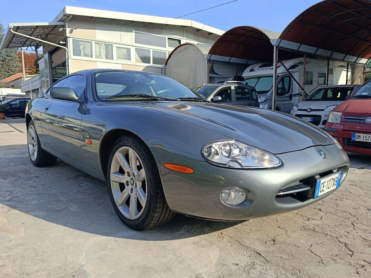 Jaguar XK8 4.2 Coupé (2)