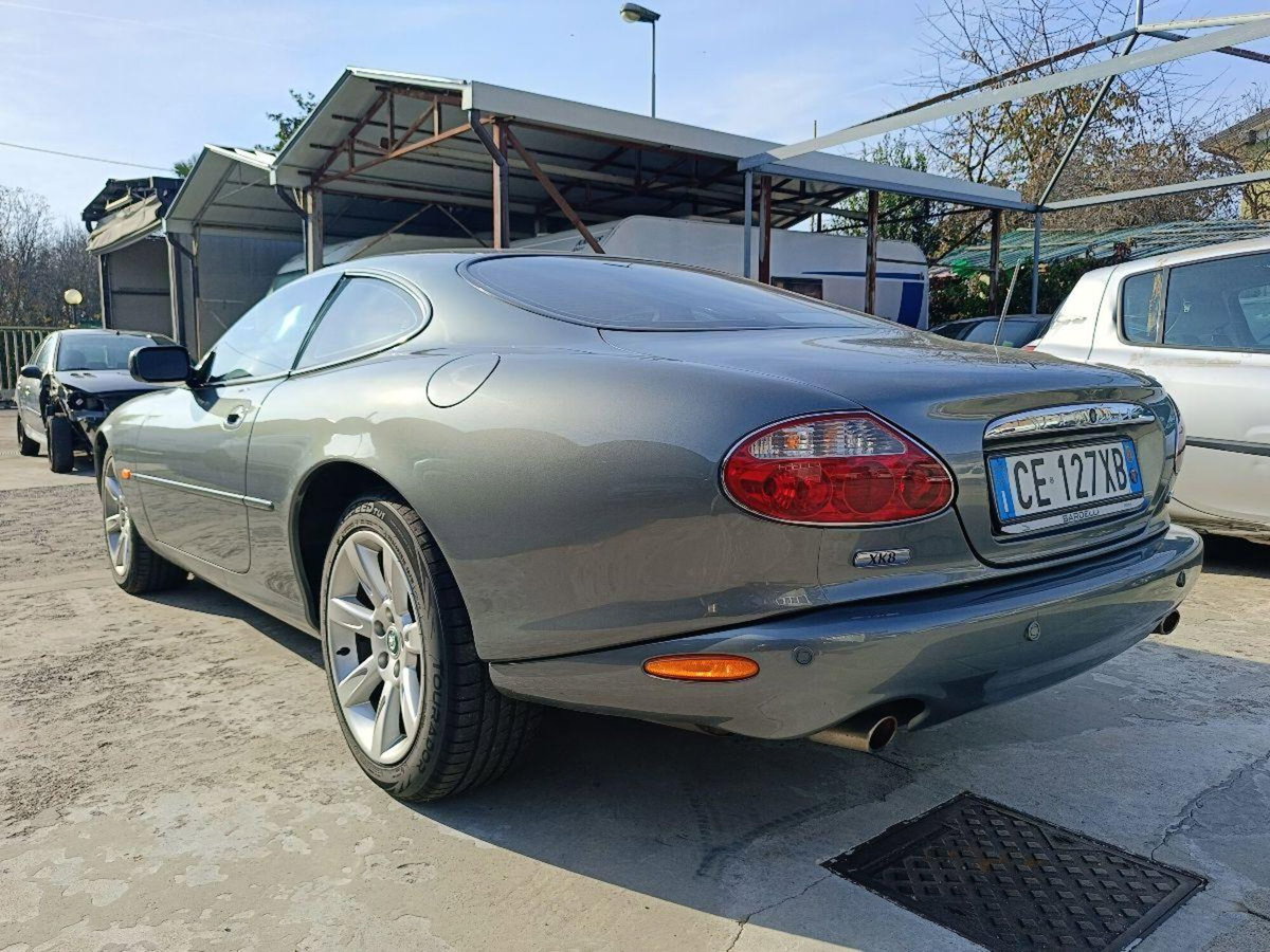 Jaguar XK8 4.2 Coupé (4)