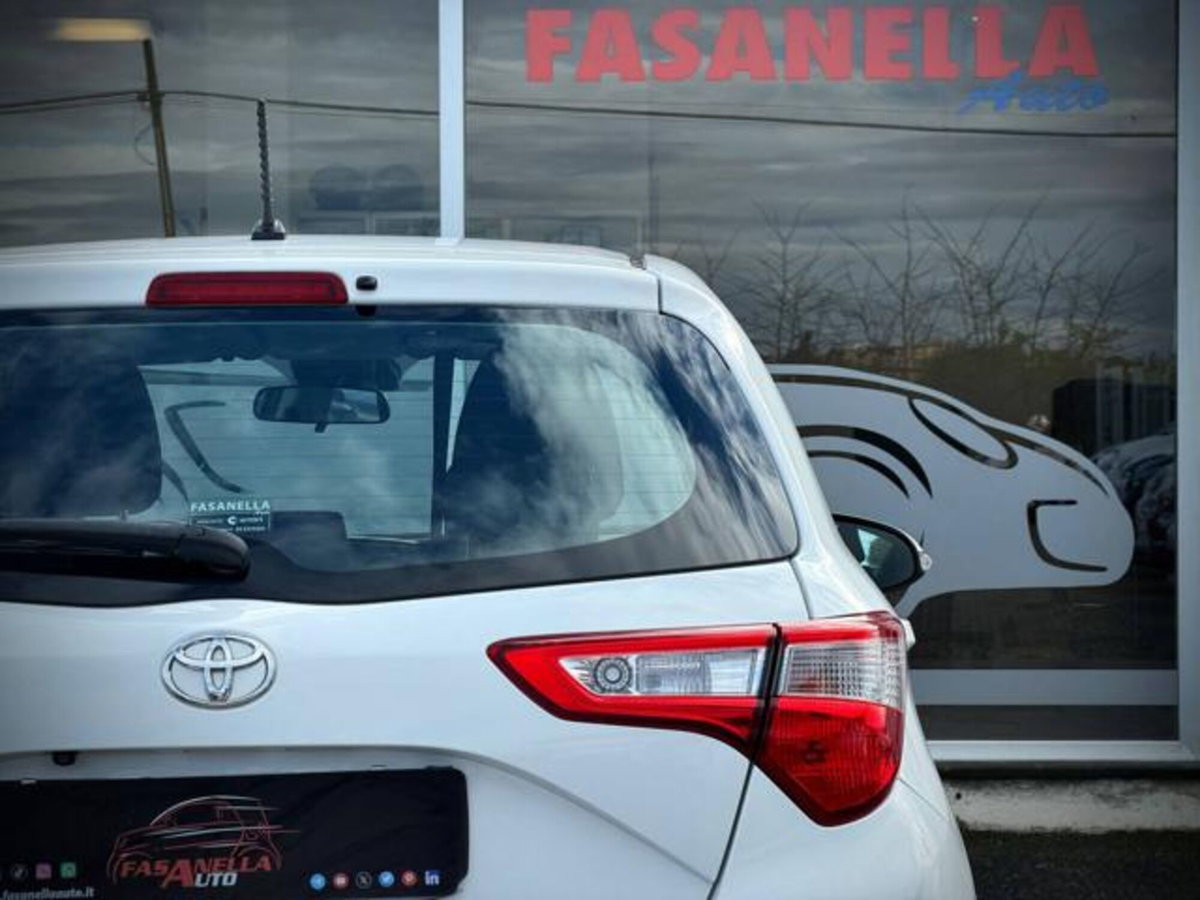 Toyota Yaris 1.0 5 porte Active (10)