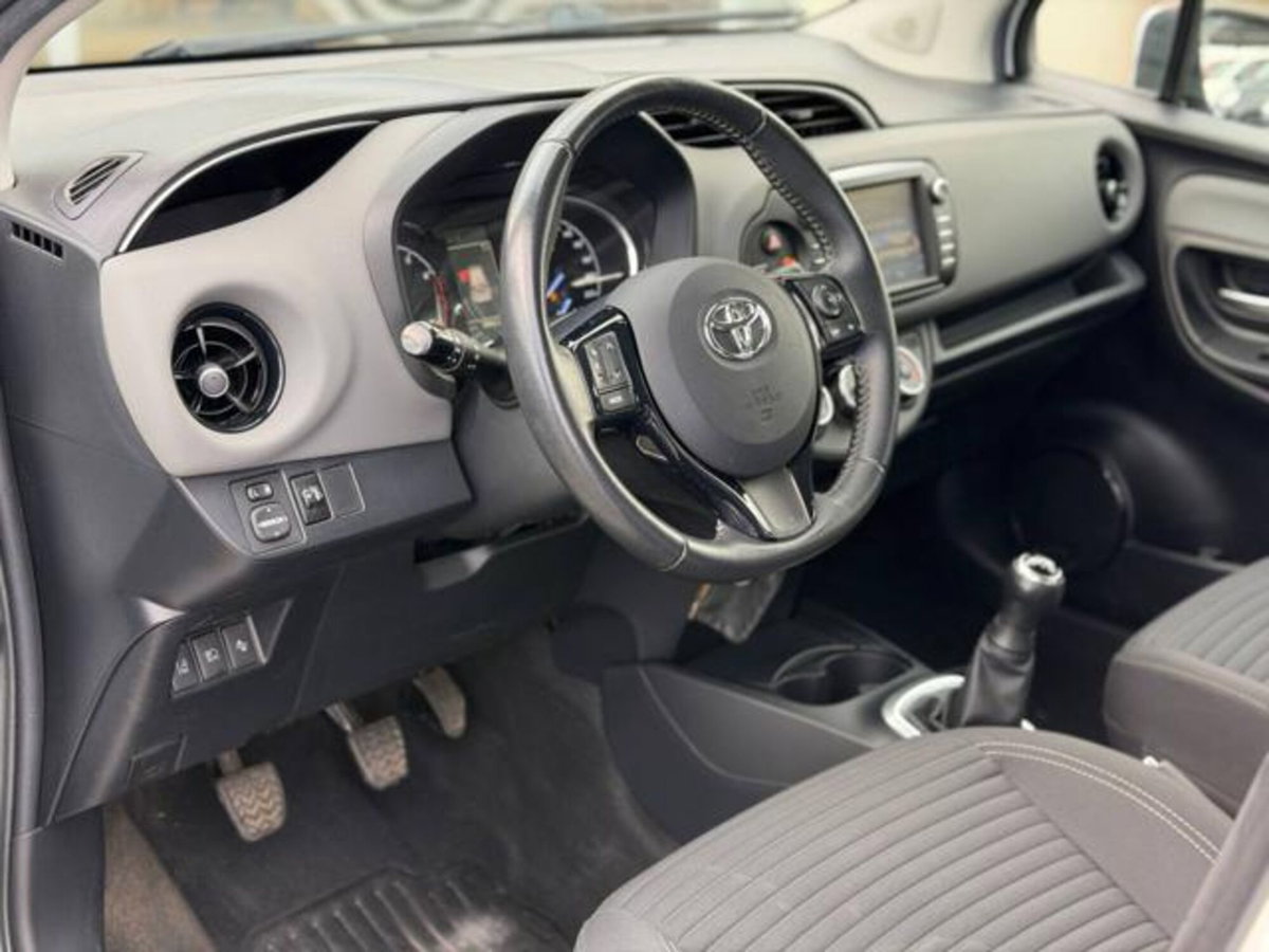 Toyota Yaris 1.0 5 porte Active (13)