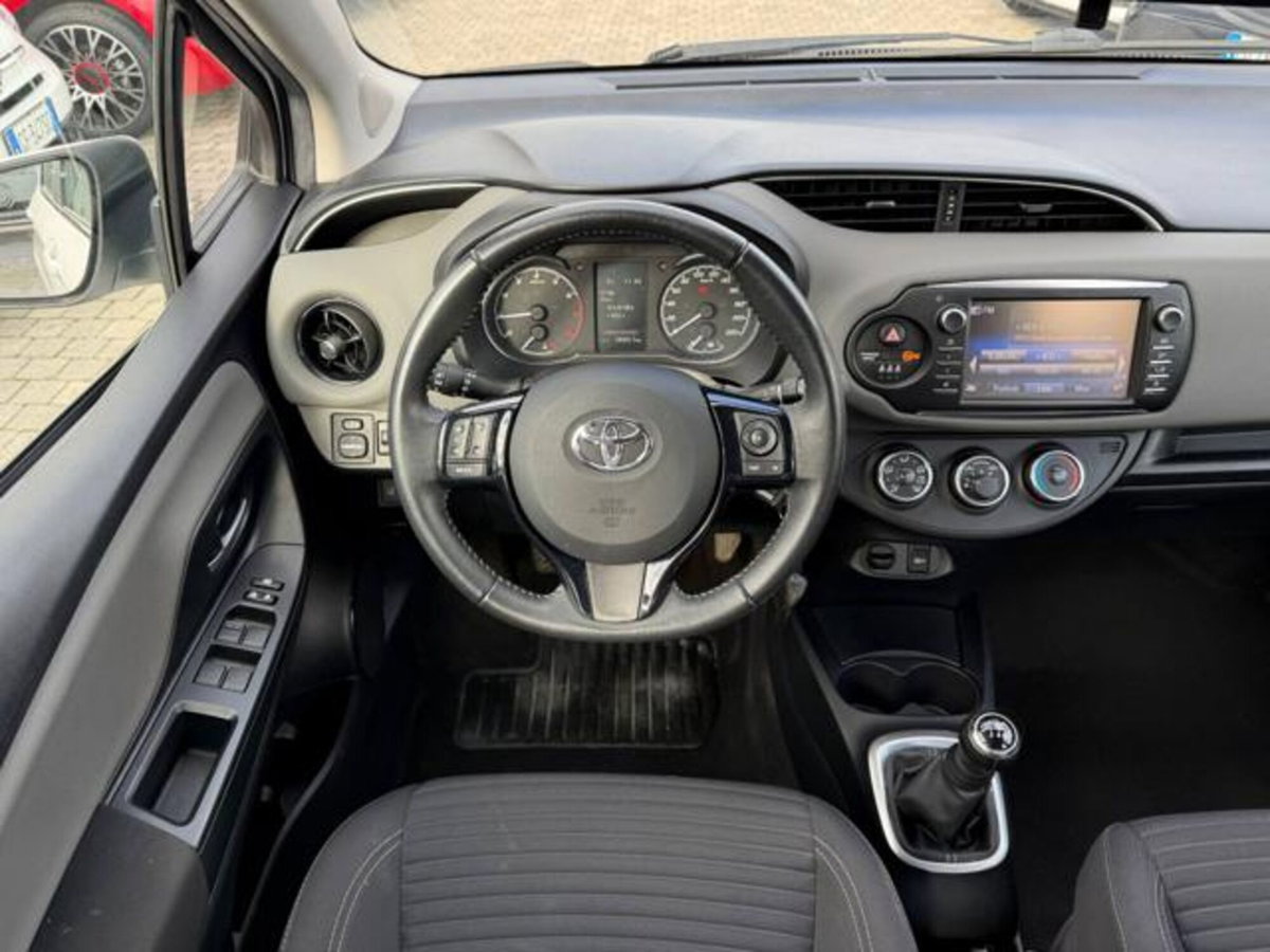 Toyota Yaris 1.0 5 porte Active (14)
