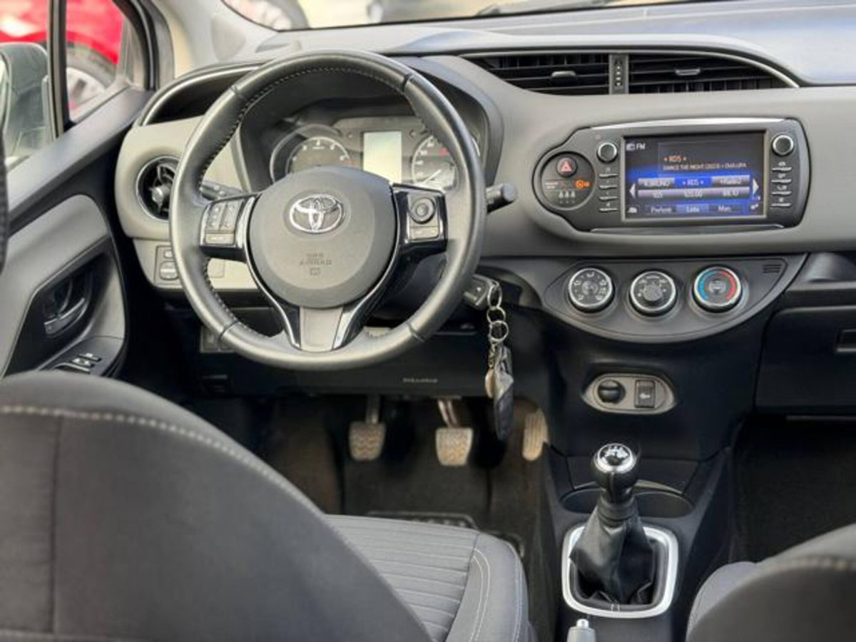 Toyota Yaris 1.0 5 porte Active (16)