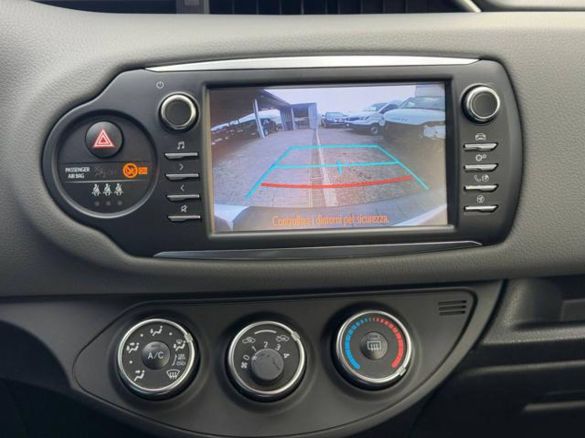 Toyota Yaris 1.0 5 porte Active (18)