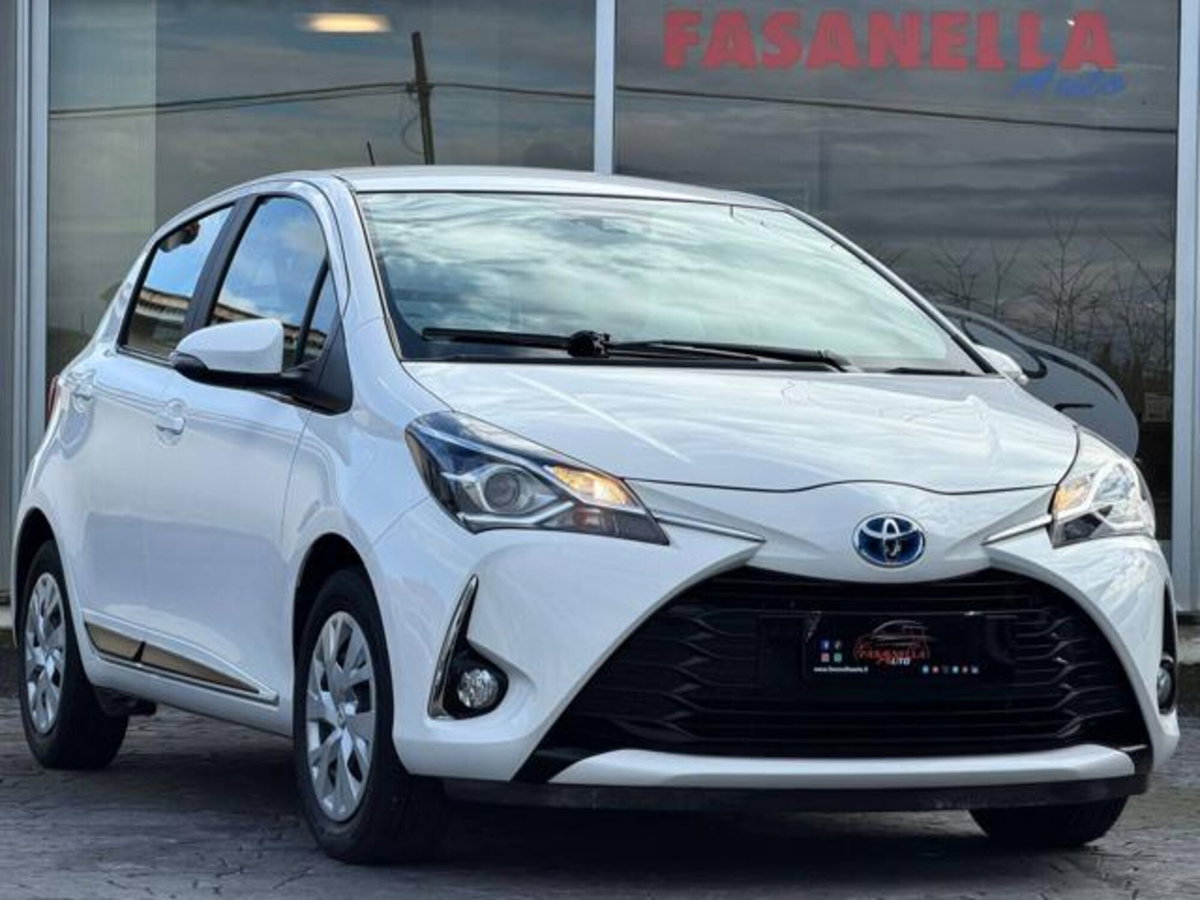 Toyota Yaris 1.0 5 porte Active (2)