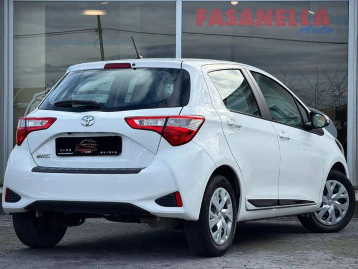 Toyota Yaris 1.0 5 porte Active (7)