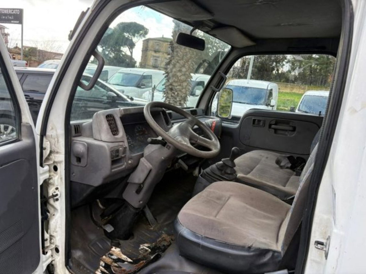 Nissan Cabstar 120.35 3.0 Tdi PC-RG Cabinato SE (10)