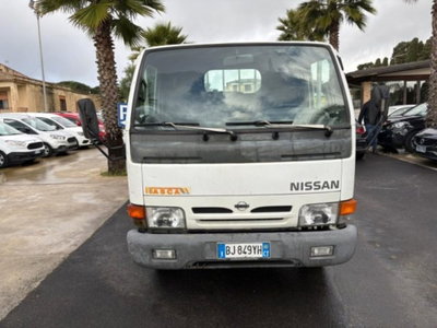 Nissan Cabstar 120.35 3.0 Tdi PC-RG Cabinato SE (2)