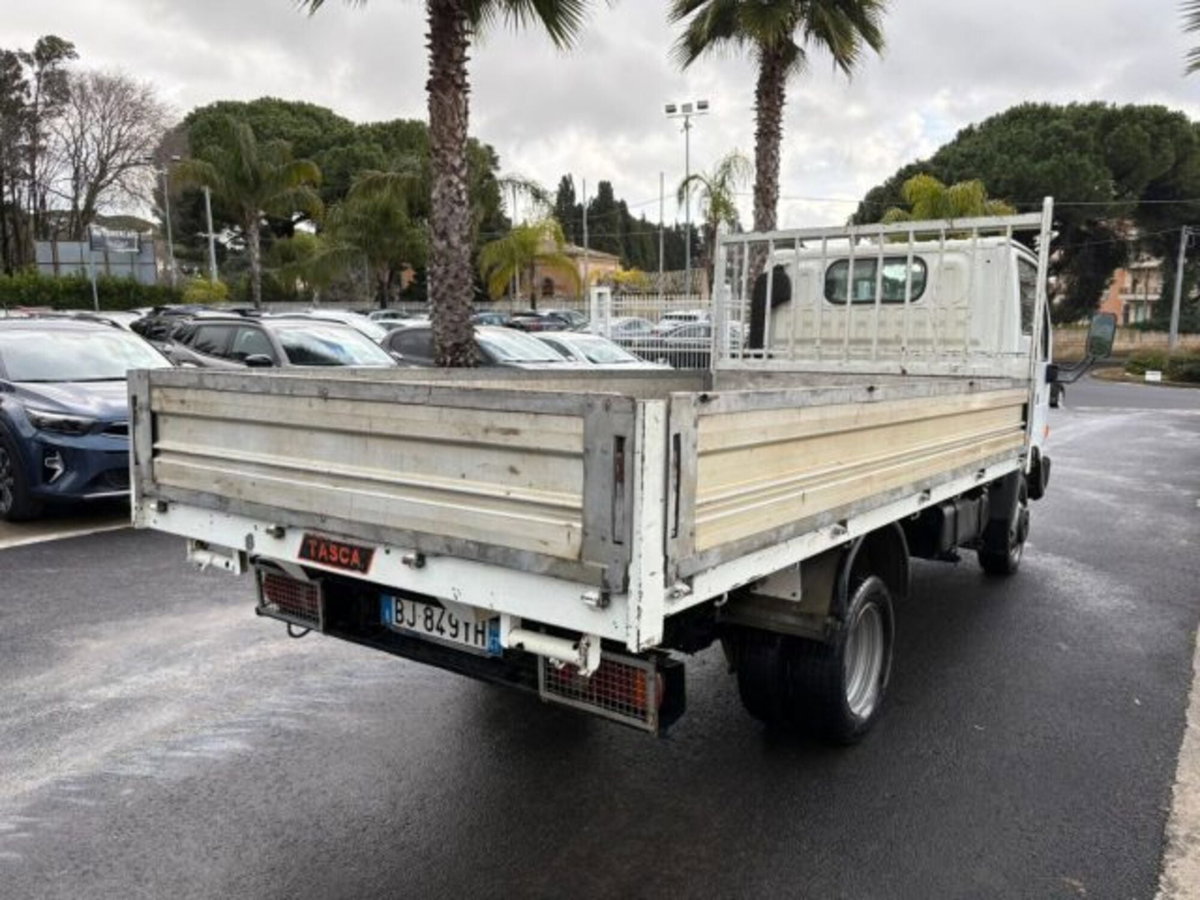Nissan Cabstar 120.35 3.0 Tdi PC-RG Cabinato SE (4)