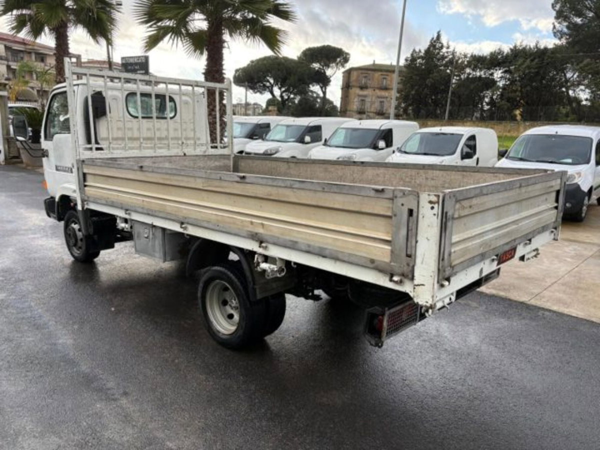 Nissan Cabstar 120.35 3.0 Tdi PC-RG Cabinato SE (6)