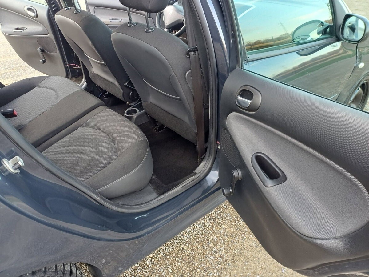 Peugeot 206 60CV 5p. Generation ECO GPL (15)