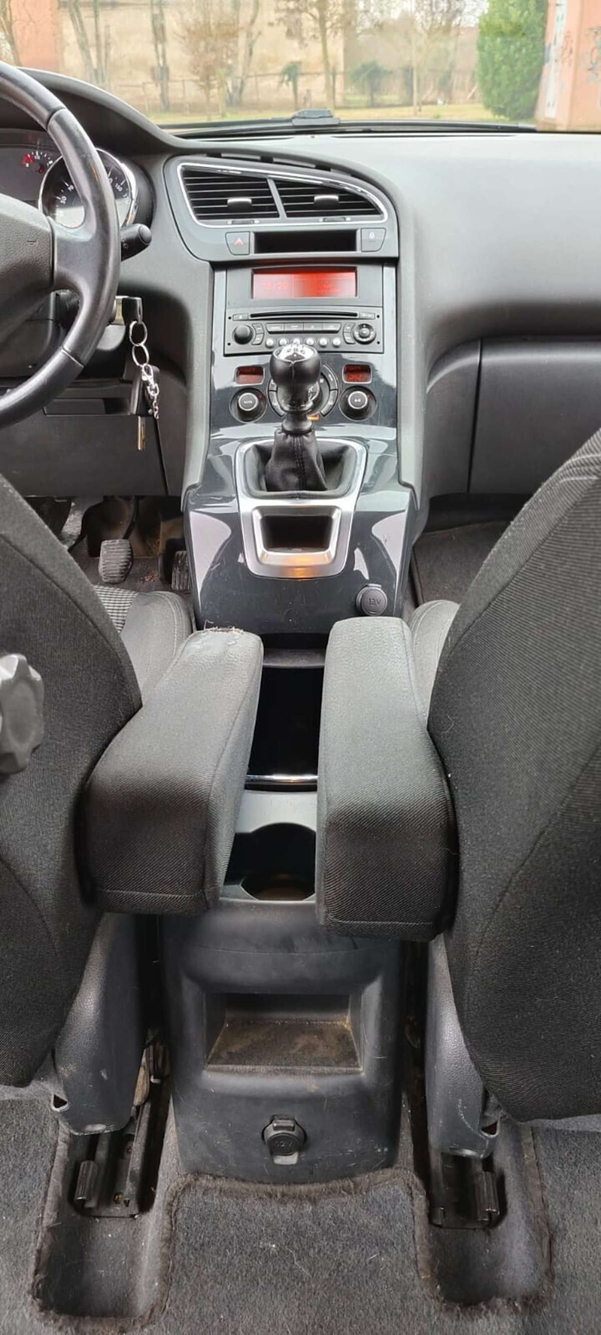 Peugeot 5008 1.6 HDi 112CV Business (12)