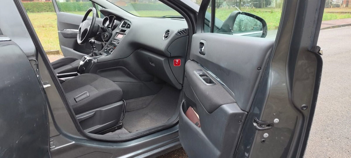 Peugeot 5008 1.6 HDi 112CV Business (15)