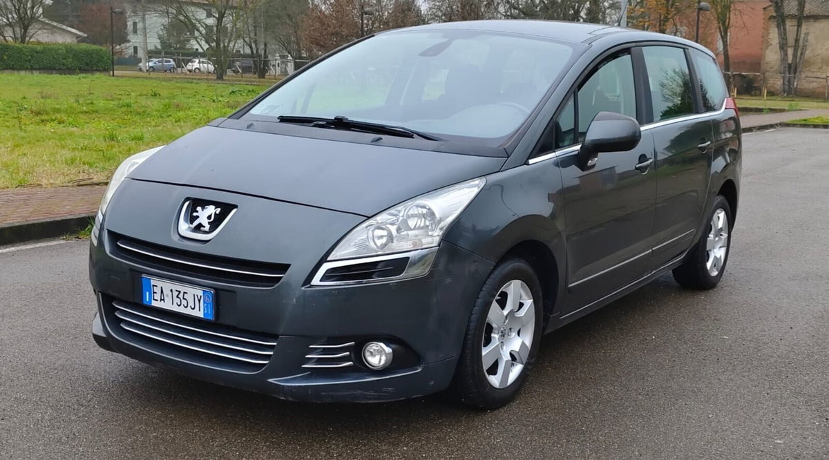 Peugeot 5008 1.6 HDi 112CV Business (16)