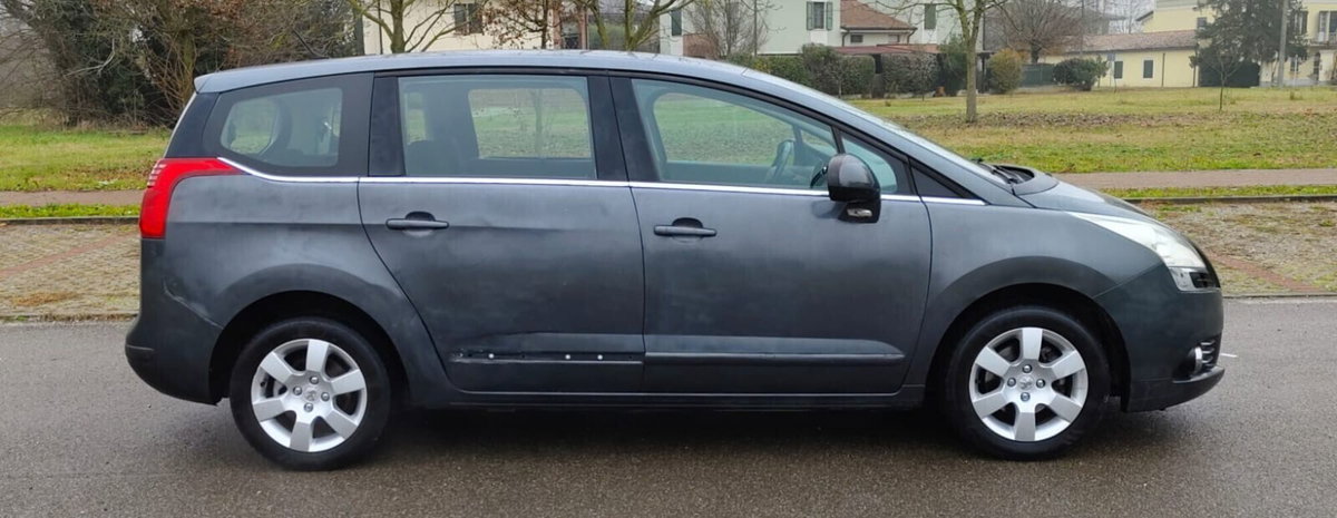 Peugeot 5008 1.6 HDi 112CV Business (18)