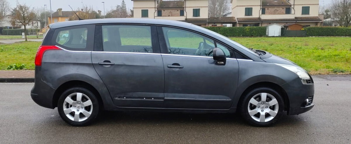Peugeot 5008 1.6 HDi 112CV Business (4)