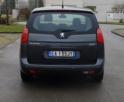 Peugeot 5008 1.6 HDi 112CV Business (8)