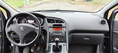 Peugeot 5008 1.6 HDi 112CV Business (9)
