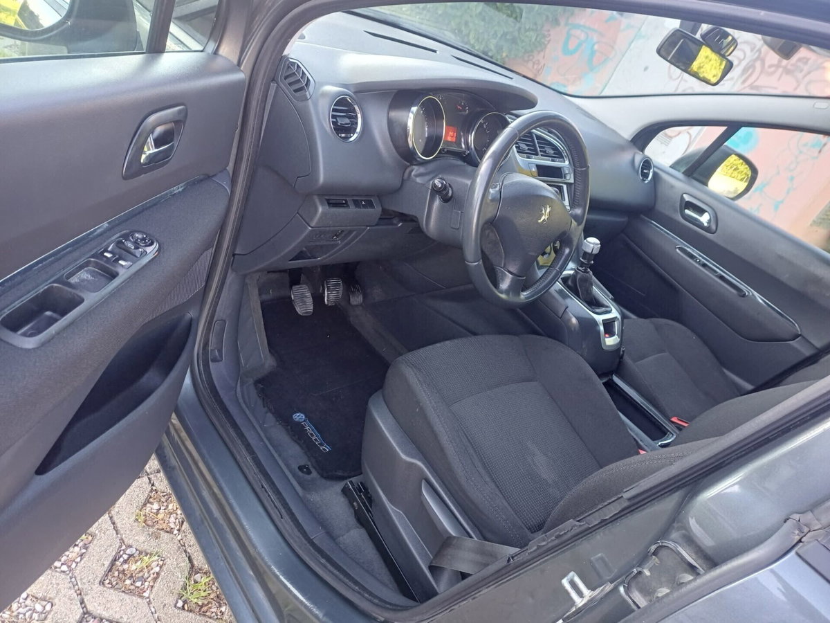 Peugeot 5008 1.6 HDi 112CV Tecno (14)
