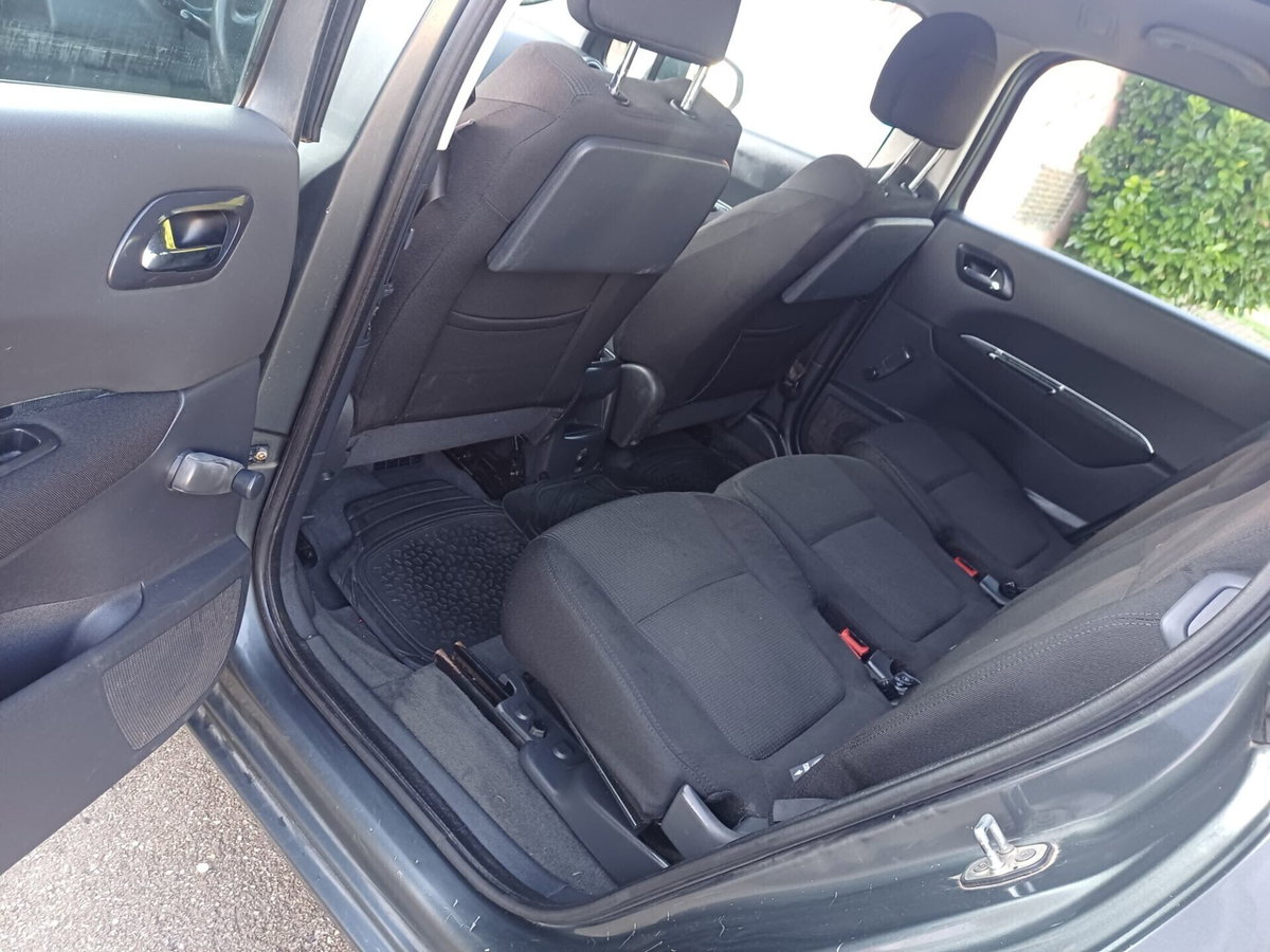 Peugeot 5008 1.6 HDi 112CV Tecno (17)