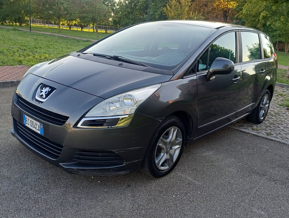 Peugeot 5008 1.6 HDi 112CV Tecno (2)