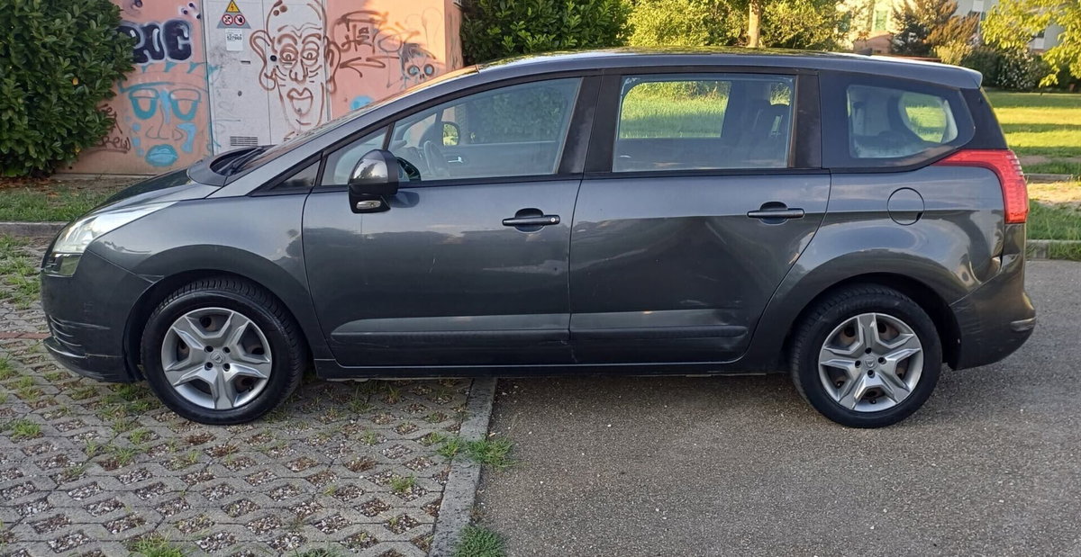 Peugeot 5008 1.6 HDi 112CV Tecno (8)