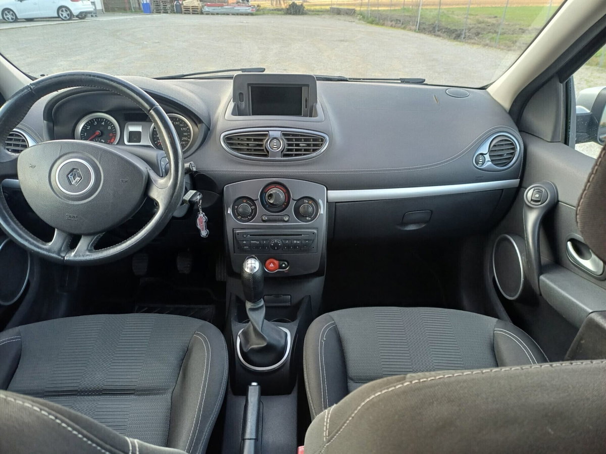 Renault Clio 1.2 16V 5 porte Dynamique (11)