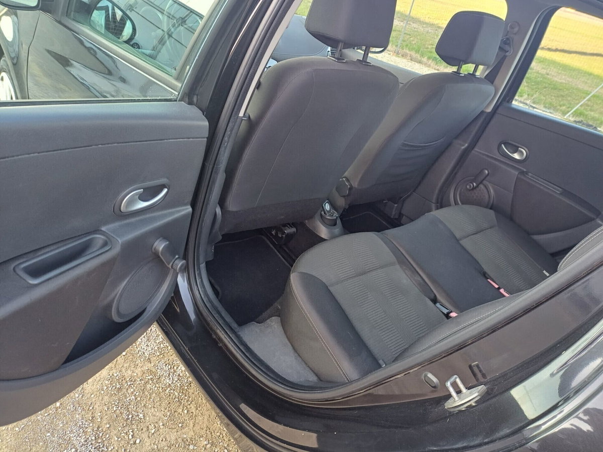 Renault Clio 1.2 16V 5 porte Dynamique (13)