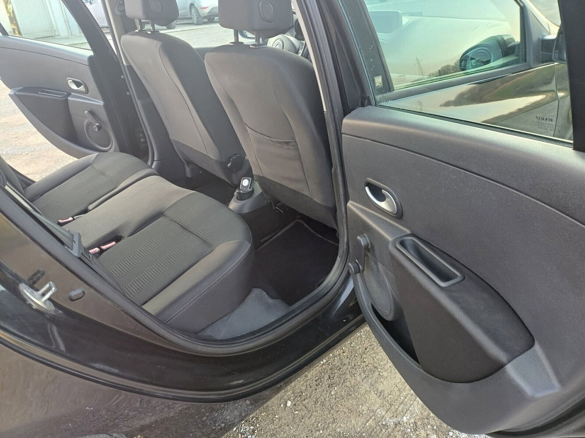 Renault Clio 1.2 16V 5 porte Dynamique (14)