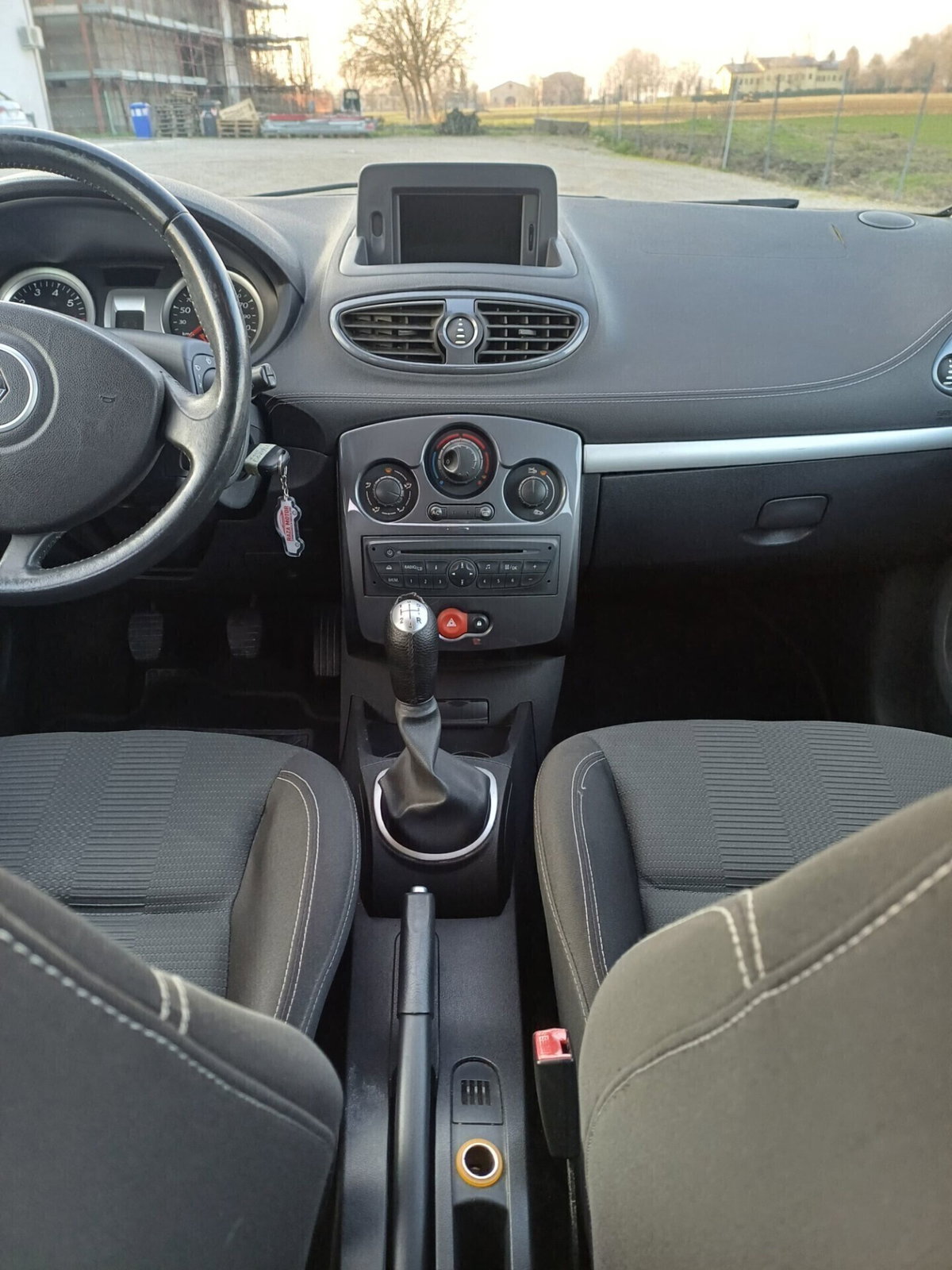 Renault Clio 1.2 16V 5 porte Dynamique (16)
